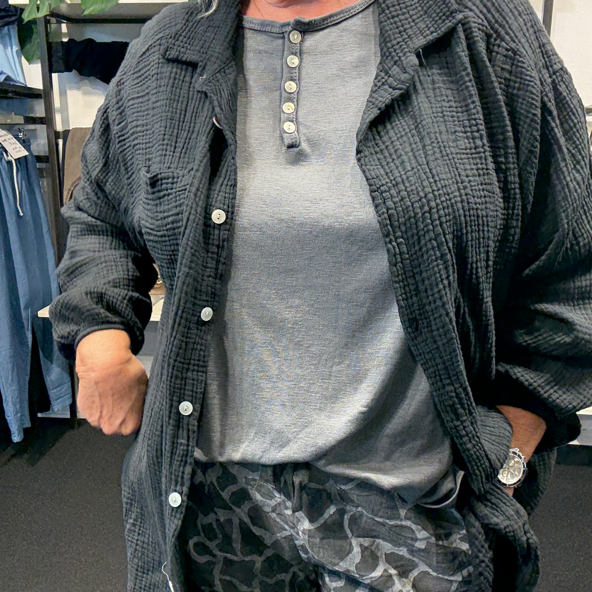 Gille buks brun og med msaaer af stræk fåes med brun og grå baggrund,smart plussize buks.
