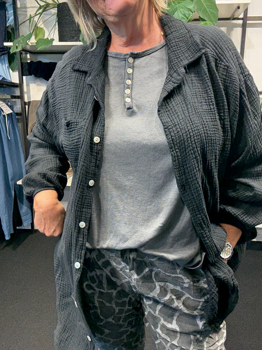 Gille buks brun og med msaaer af stræk fåes med brun og grå baggrund,smart plussize buks.