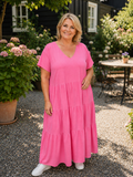 Bomuldskjolen til plus size kvinden som elsker maxi-kjoler. Dette er en af de kjoler du vil komme til at elske å selv de varmeste dage. 

Billedet er genereret vha. AI.
