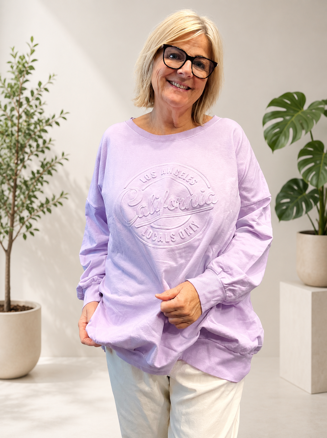 Lækker plus size bomuldssweatshirt som findes i mange forskellige farver. Den er dejlig rummelig i facon og kan bruges op til en str. 50+