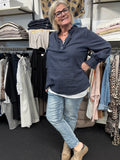 Hør/viskose bluse som er til pluspigen fra sigensgaard.dk smart plussize 