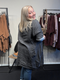 Hannelora hørtunika til plus size pigen, her i den smukke grå farve, men findes i flere farver Sigensgaard.dk 