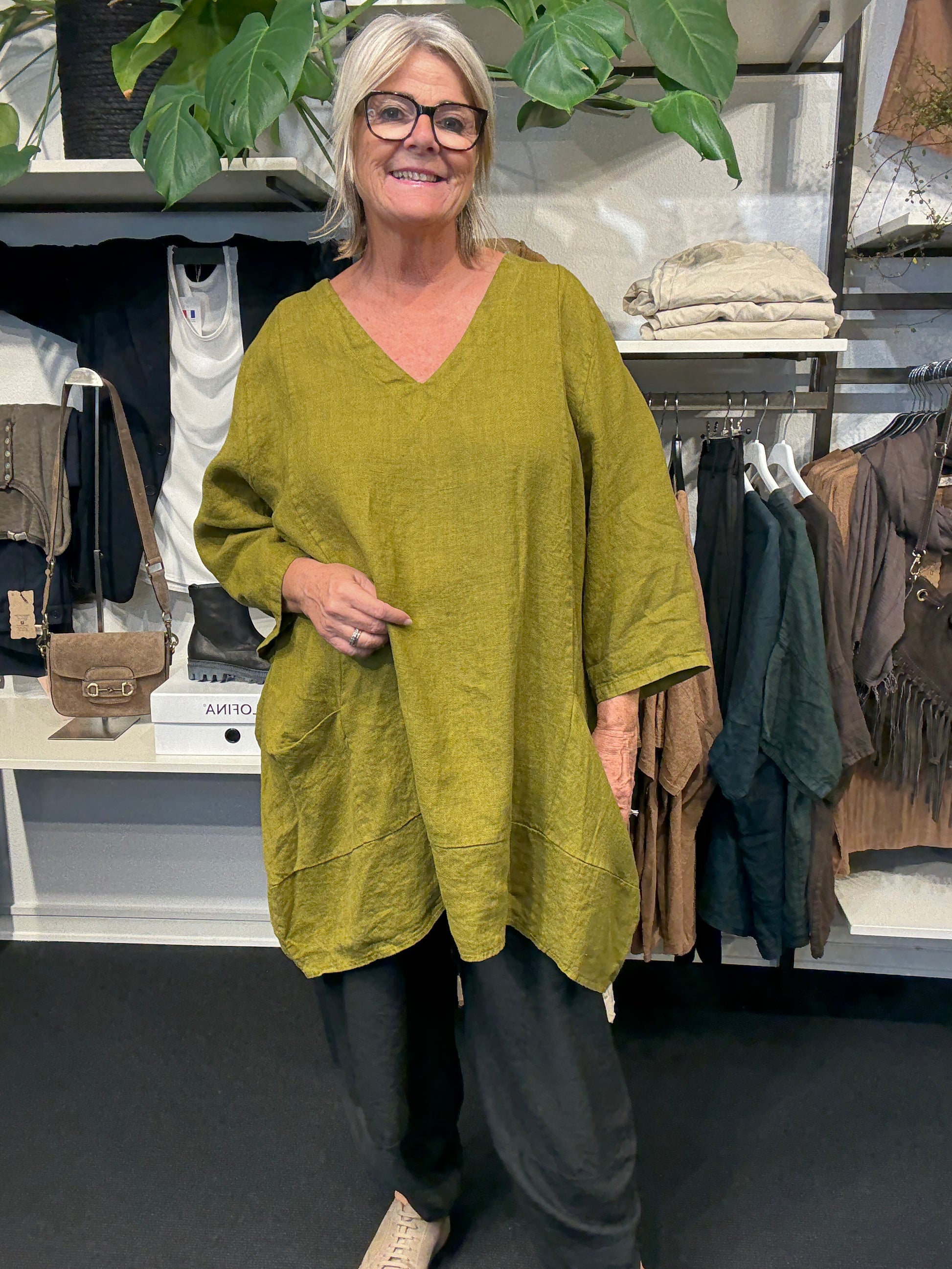 Hannelora hørtunika i den sennep farve men findes i flere farver Sigensgaarddk plussize
