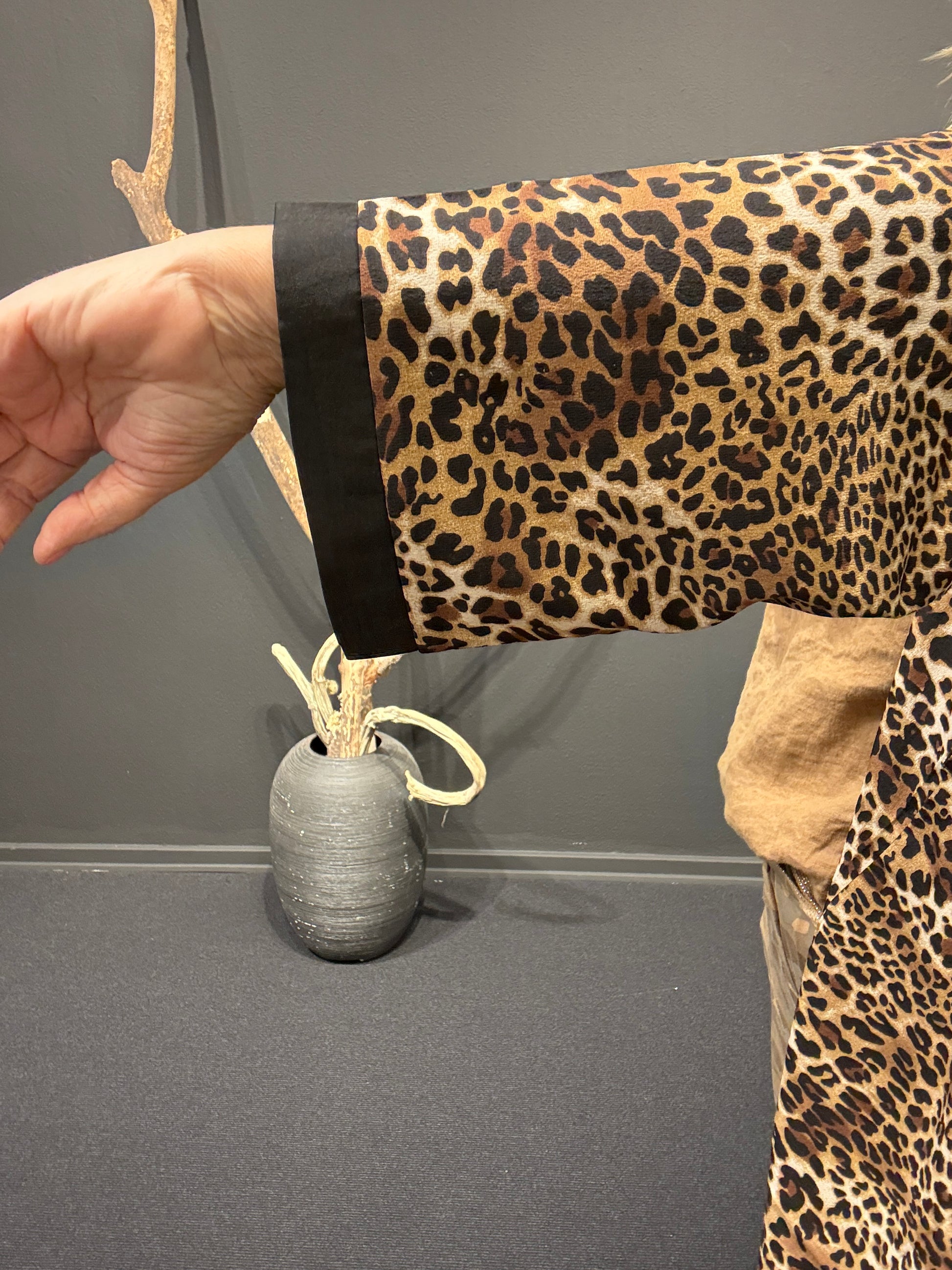 Plussize leopard kimono fra sigensgaard.dk