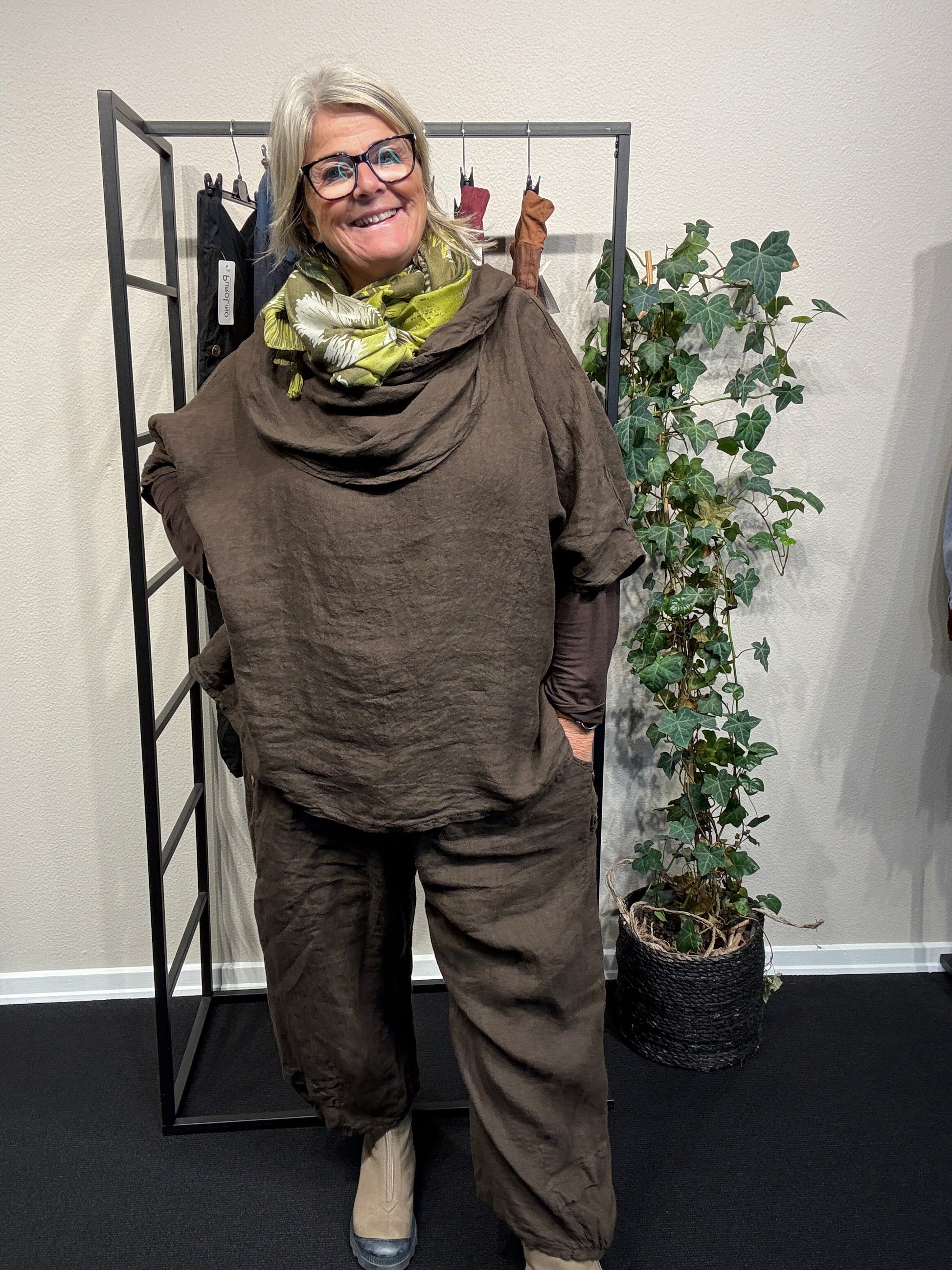 Smukke plussize hilda hørtunika denne er i brun men som regel har vi dem altid i mange farver