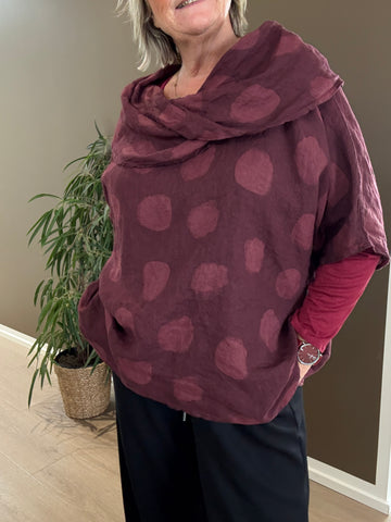 Hilda plussize hørtunika denne er  bordeaux men findes i mange farver både sommer og vinter,plussize fra Sigensgaard.
