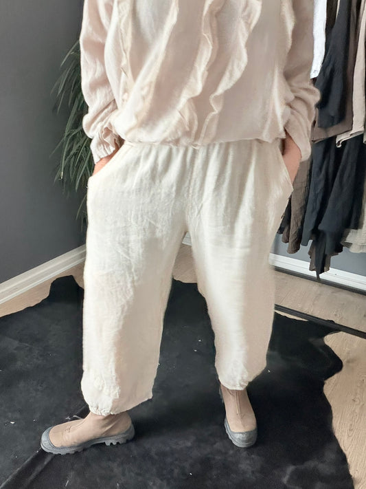 Hulda hør stumpebuks med god facon og pasform. Perfekt til plus size kvinderne.