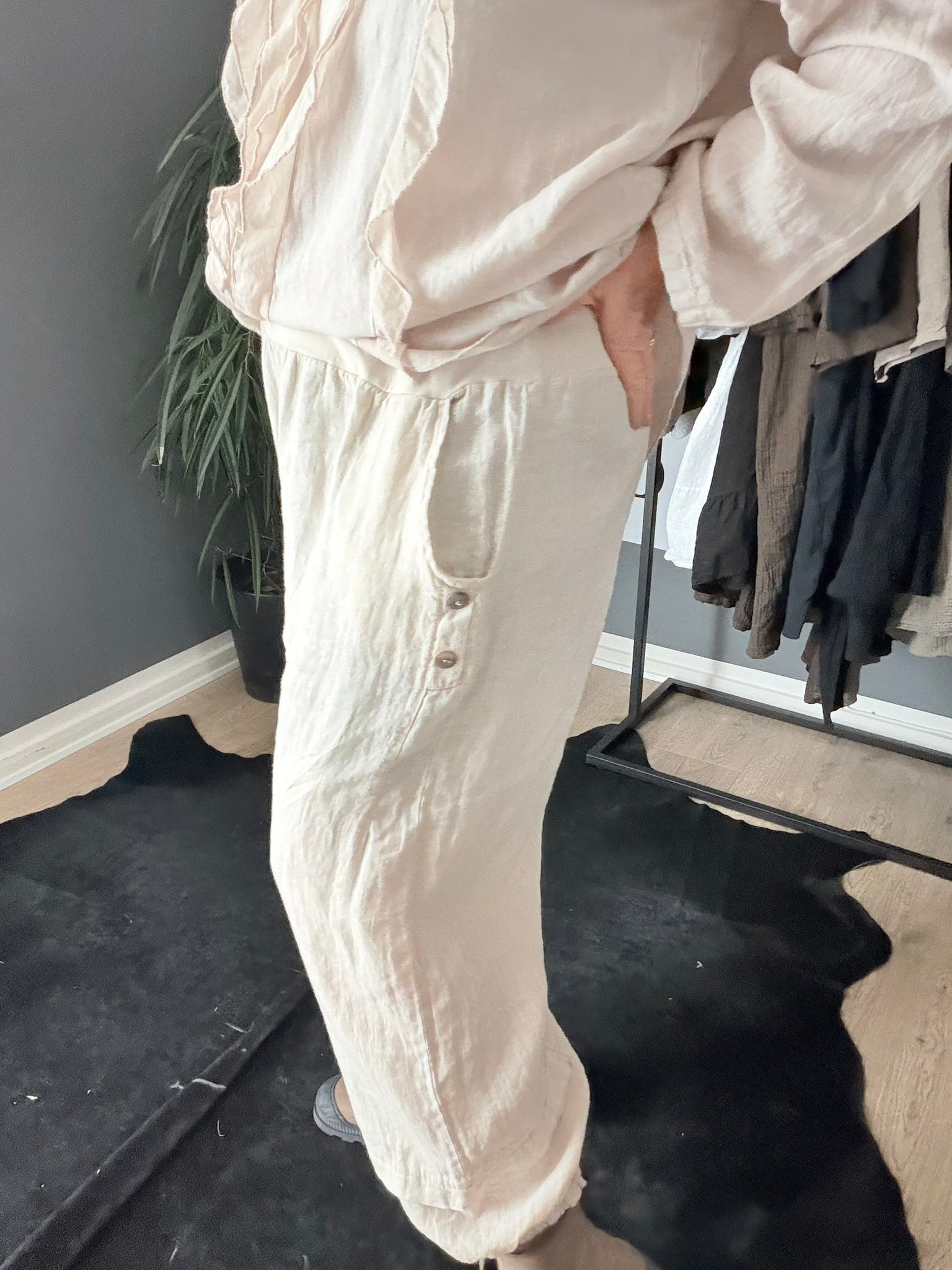 Hulda hør stumpebuks med god facon og pasform. Perfekt til plus size kvinderne.