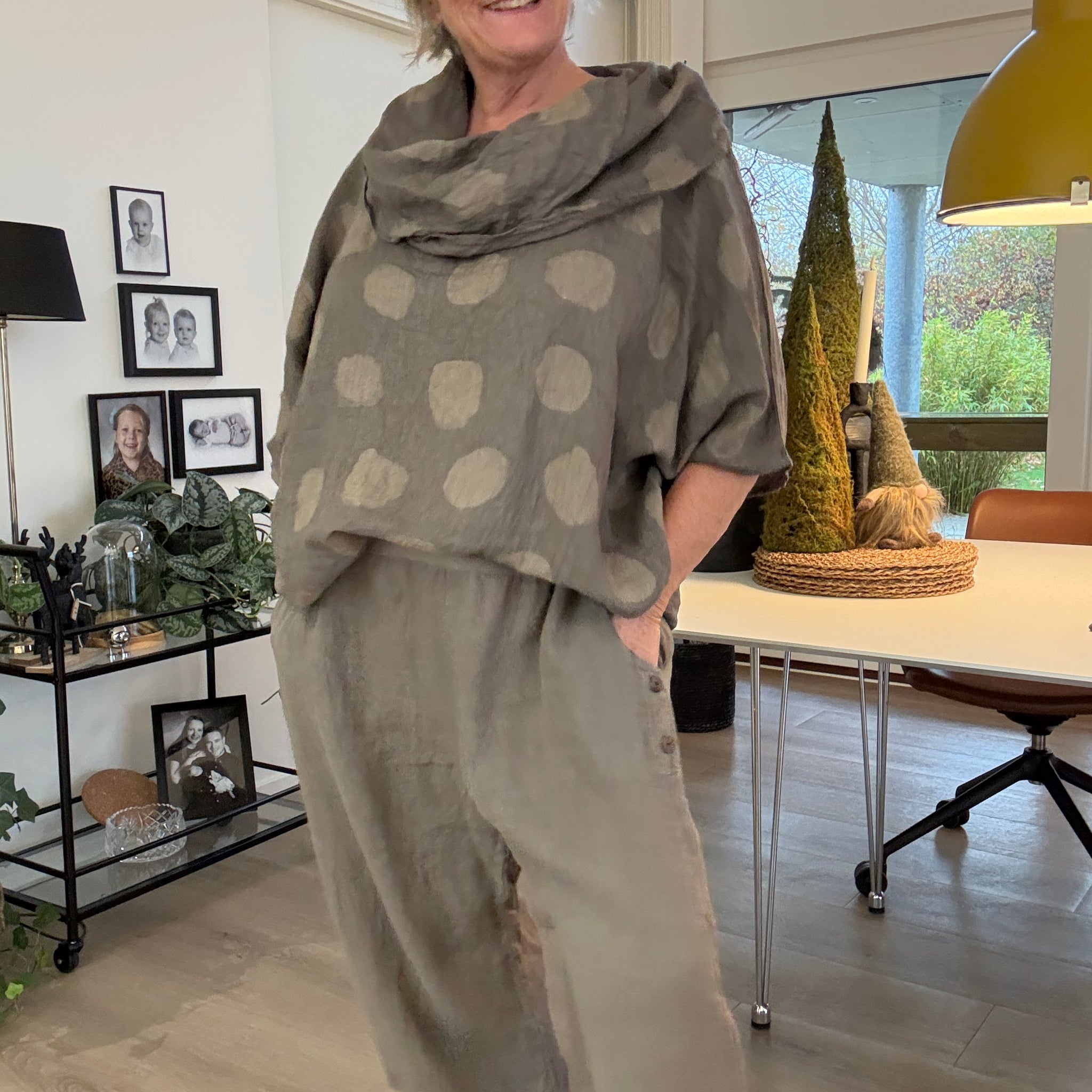 Hulda plussize  hørbuks i brun rummelig i facon og findes i mange farver,vi elsker nemlig hør både sommer og 