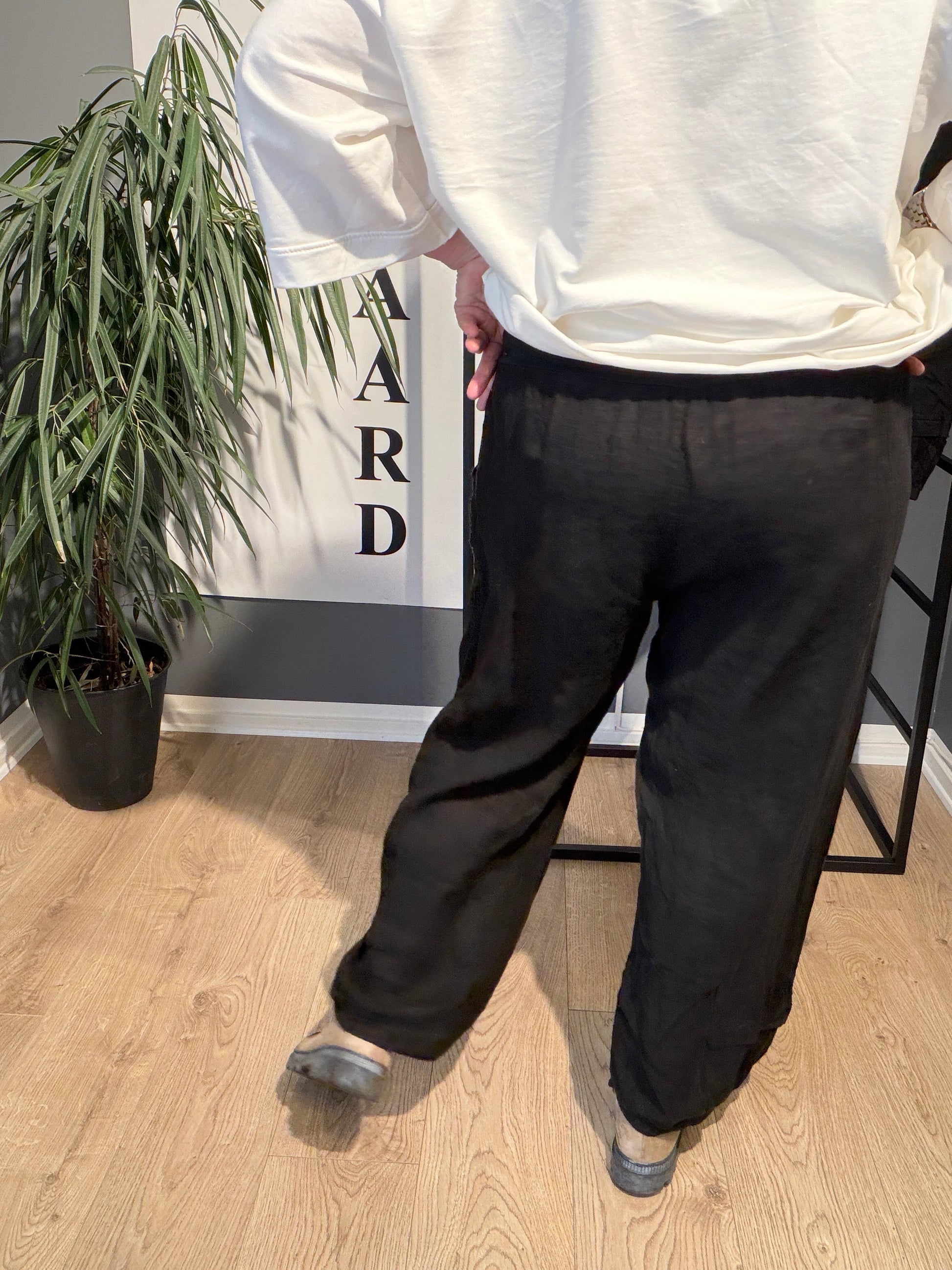 Hulda lang hørbuks findes i flere farver og er en buks du vil blive afhængig af 