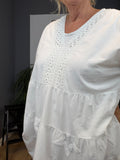 Amalie plussize  bomulds tunika i flotte sommer farver facon er rummelig på billed har jeg en lærmet tshirt under.