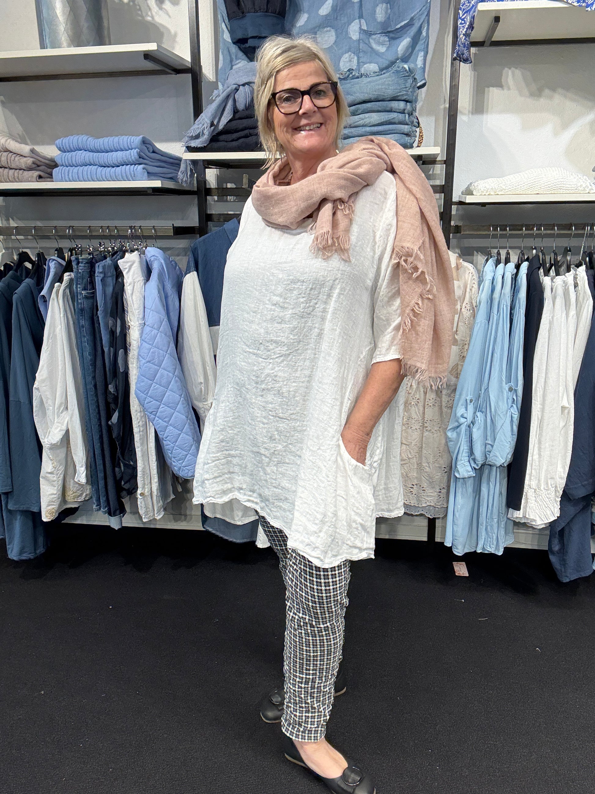 A-facon hørtunika i hvid plussize 
sigensgaard.dk