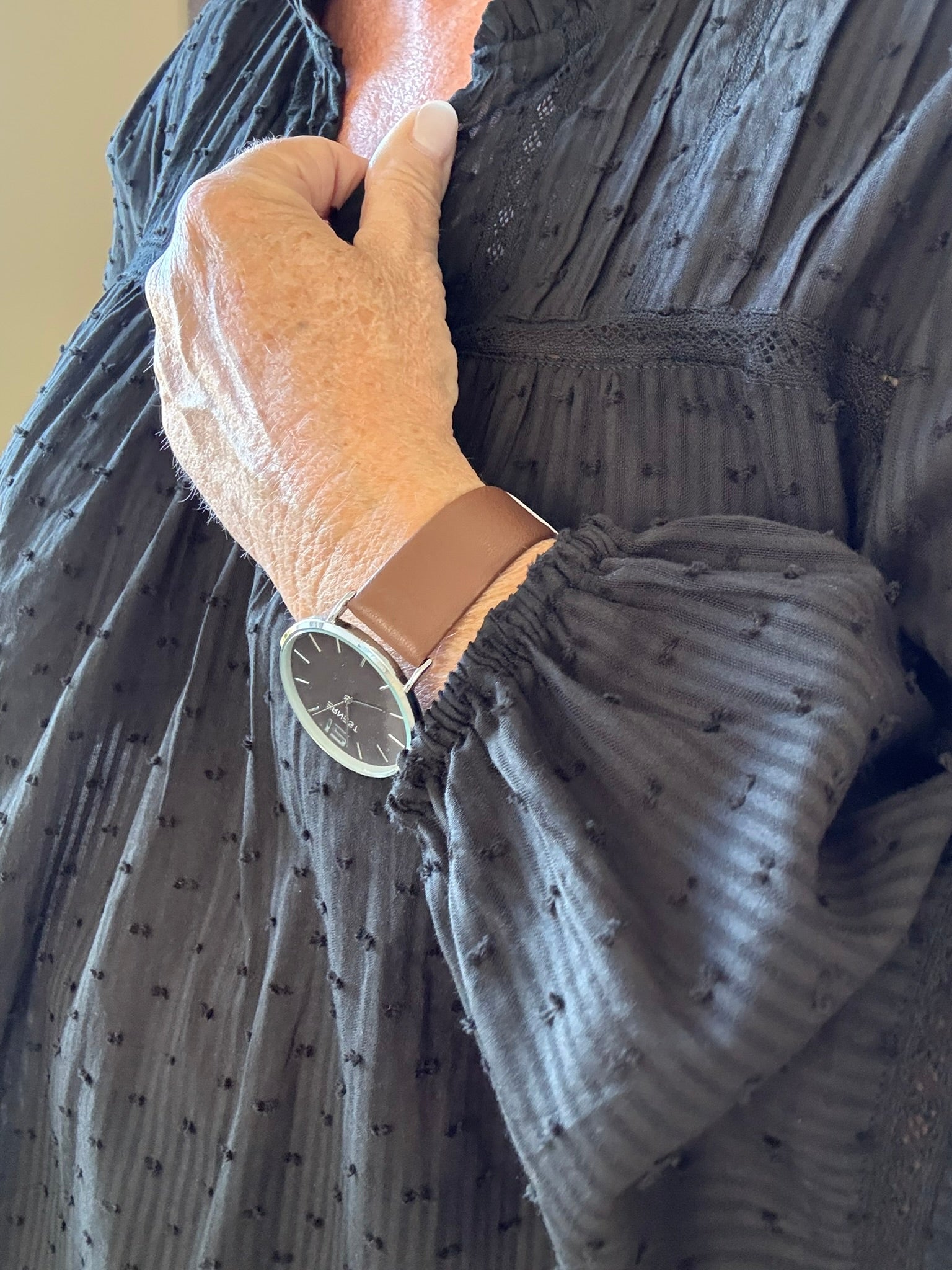 Vinka ur i den flotte Brune farve uret findes i mange nye farver og har den vildeste billig pris, se dem hos Sigensgaard.dk