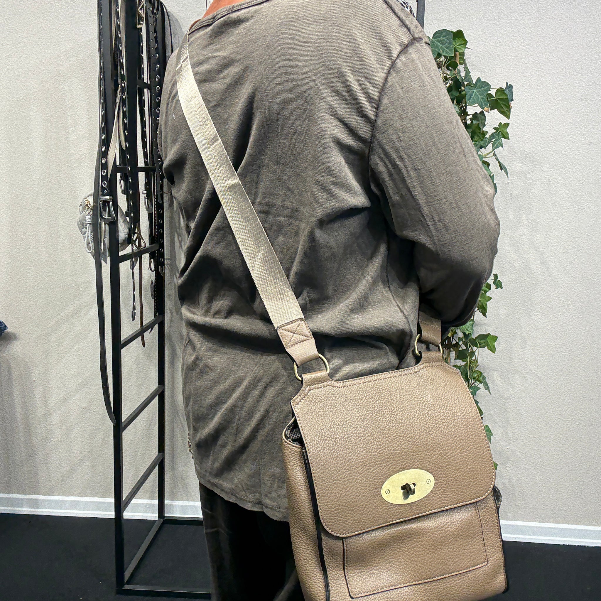 Molly taske i taupe smart taske som findes i mange farver Sigensgaard.dk