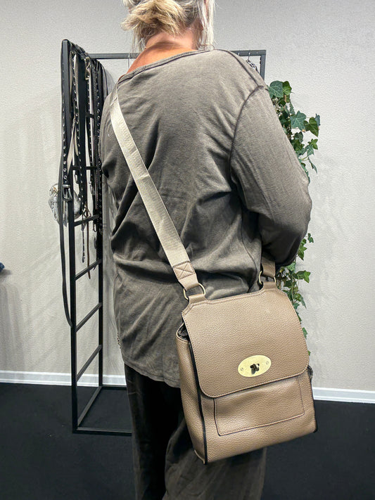 Molly taske i taupe smart taske som findes i mange farver Sigensgaard.dk