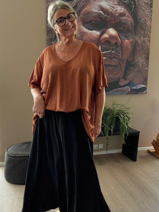 Pernille T-shirt i rust plussize Tshirt i viskose dejlig rummelig facon fra sigensgaard.dk