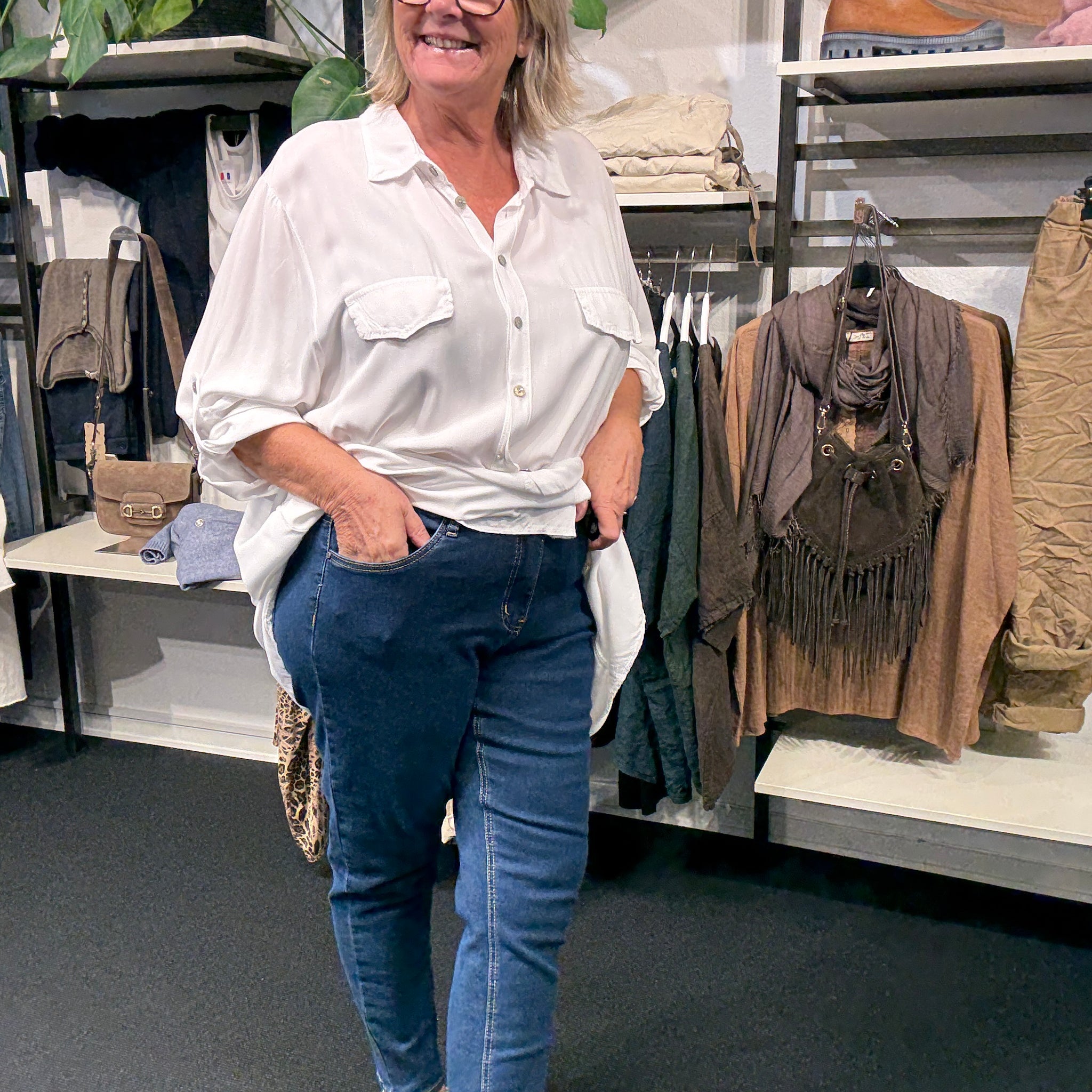 Milan 7/8 del lang jeans den bedste facon rummelig over mave og rumpe men med smalle ben.