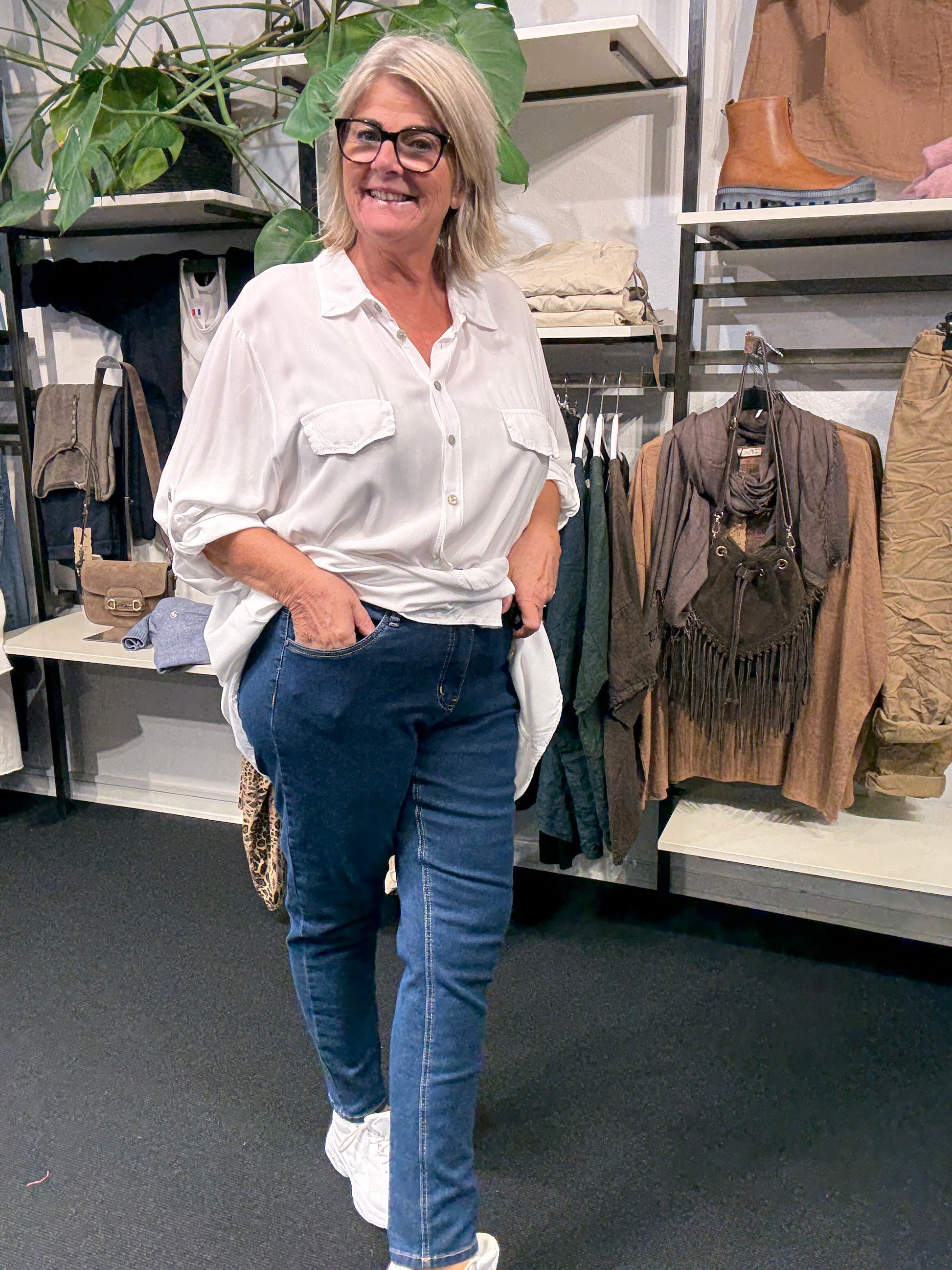 Milan 7/8 del lang jeans den bedste facon rummelig over mave og rumpe men med smalle ben.