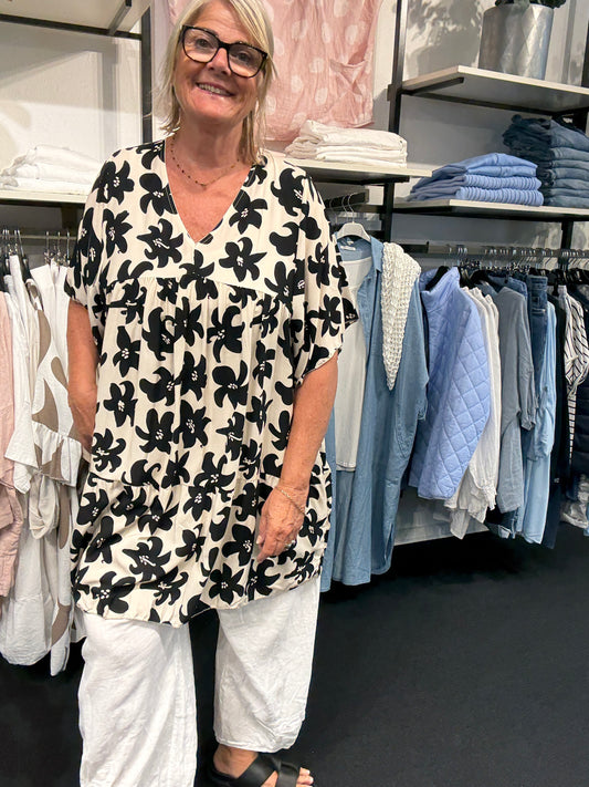 Ingrid viskose tunika i sort plussize hos sigensgaard.dk