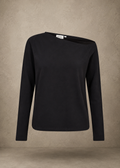 T-shirt med asymmetrisk krave og lange ærmer. Den er anderledes og enkelt på samme tid. Perfekt til plus size kvinden som gerne vil skille sig ud. 