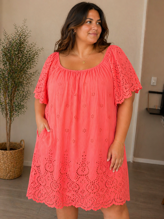 janne plussize blonde kjole i flere forskellig farver rummelig i facon kan være feminin  rå eller pyntet,her er det tilbehøret der bestemmer 