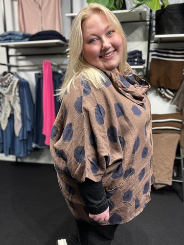 Smart Hørtunika med stor falde ned krave 3/4 langt ærme og med 2 lommer 