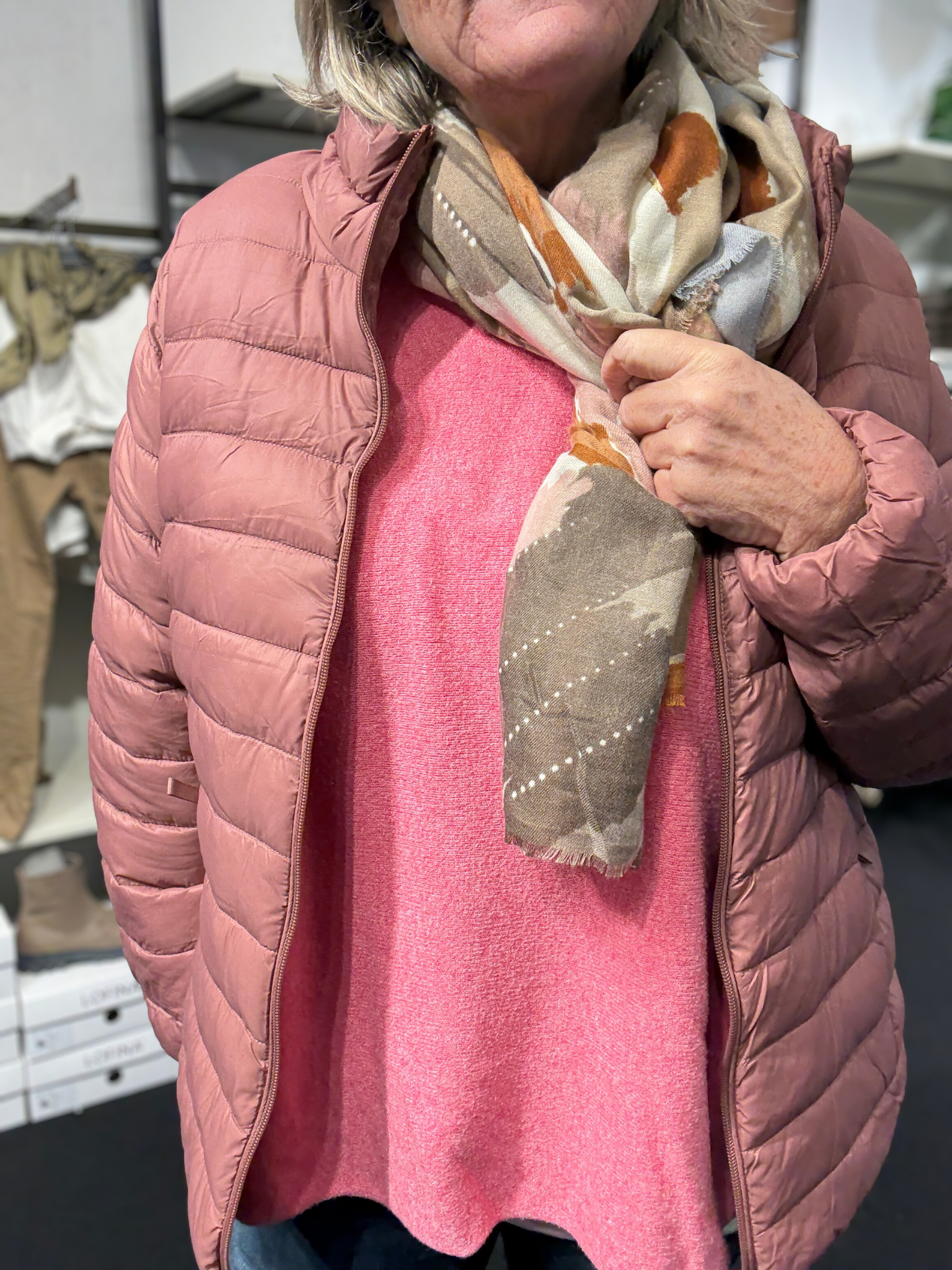 Julle plussize strik pullover denne er brun men som regel har vi altid mange farver på lager.