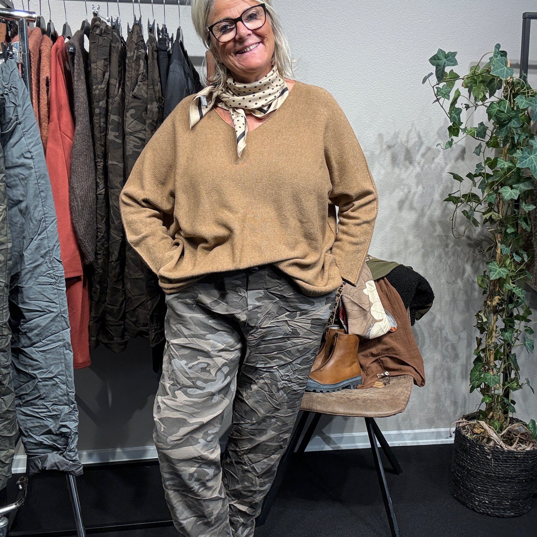 blød strik pullover som fåes i mange farver plussize strik fra Sigensgaard.dk