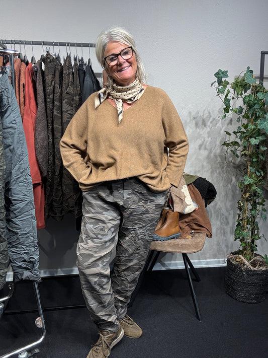 blød strik pullover som fåes i mange farver plussize strik fra Sigensgaard.dk