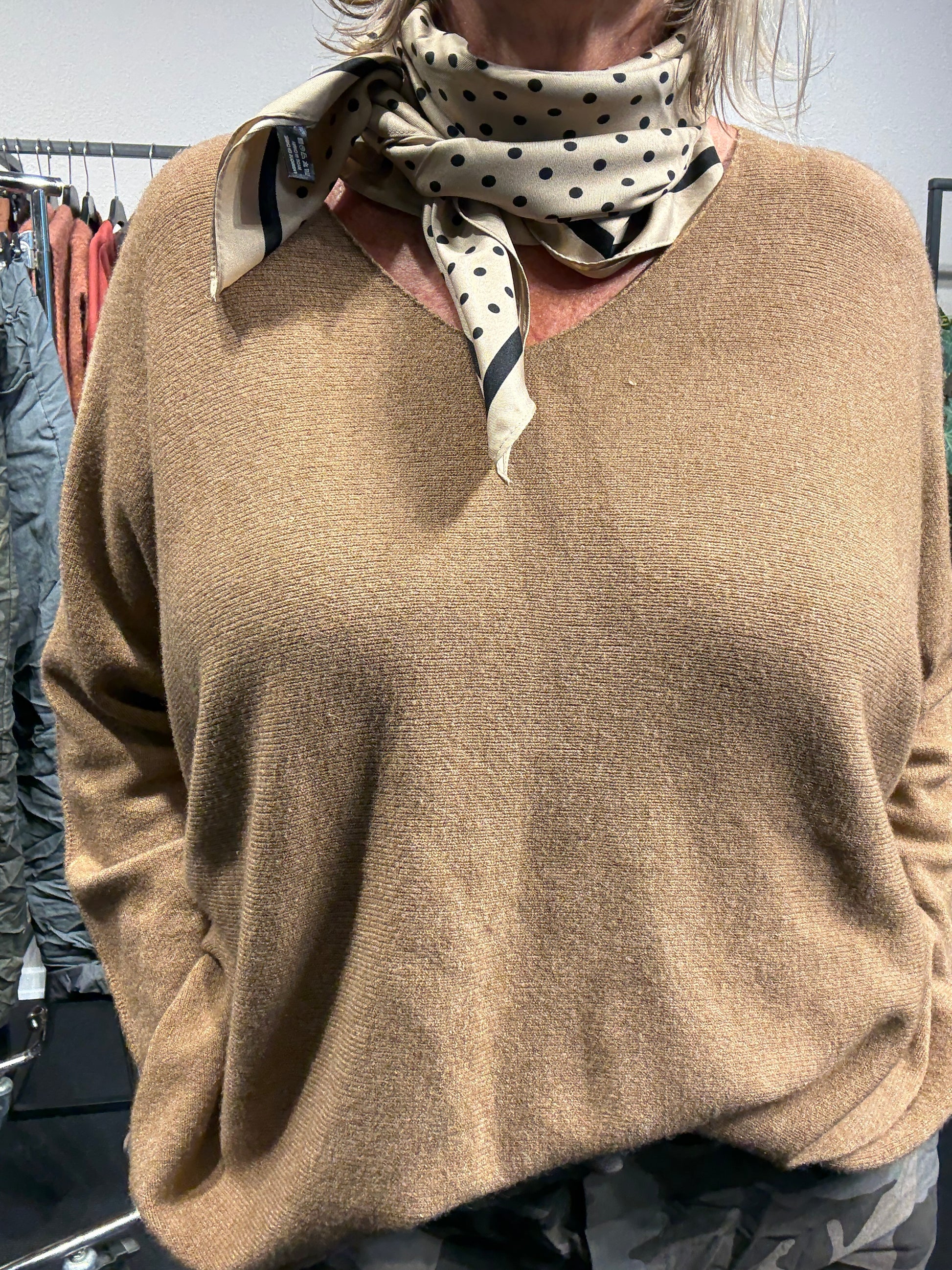 blød strik pullover som fåes i mange farver plussize strik fra Sigensgaard.dk