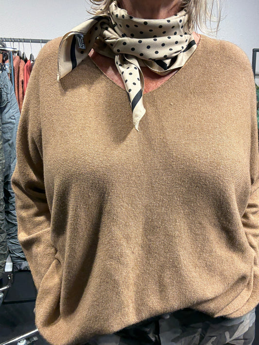 blød strik pullover som fåes i mange farver plussize strik fra Sigensgaard.dk