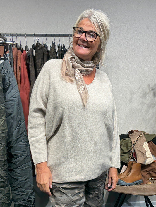 Julle plussize strik som findes i flere farver,blød og skøn pullover