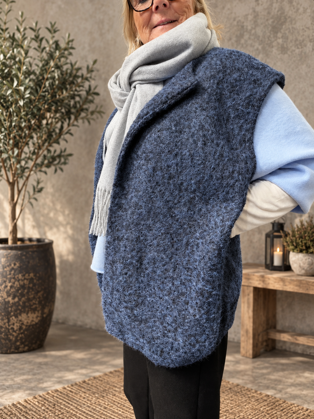 Kaia vest i minimalistisk design med rene linjer, blød struktur og afslappet pasform.