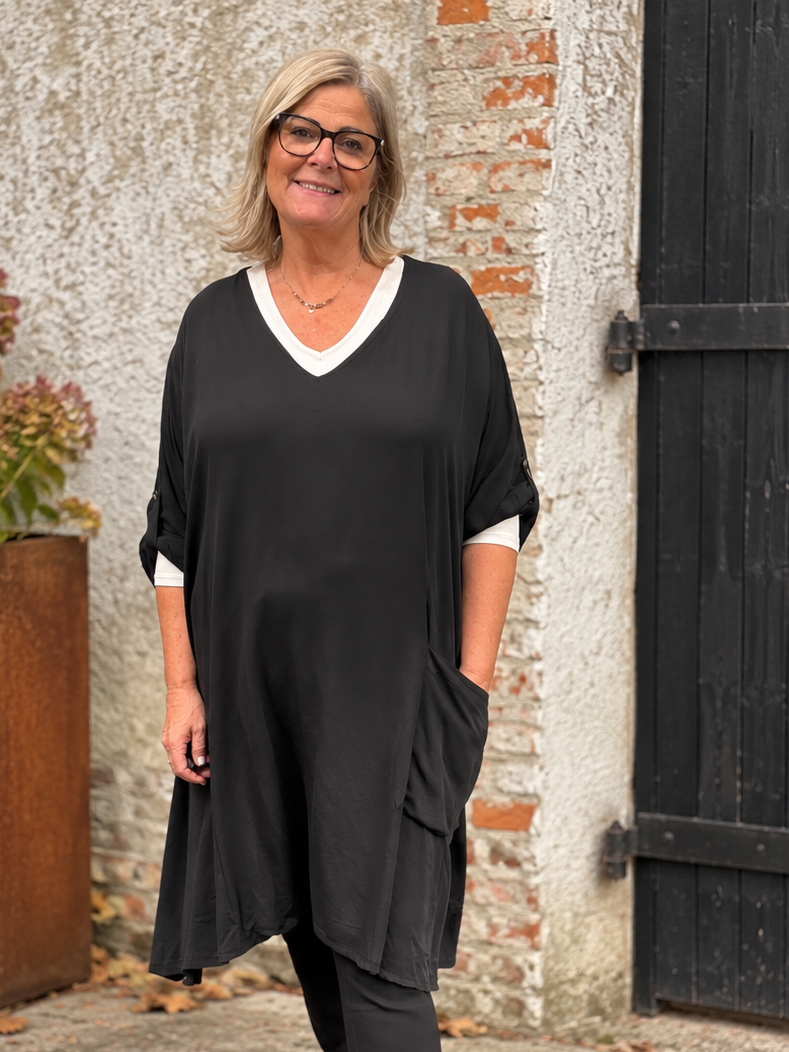 Kirsten plussiz kjole i a-facon i flot pasform dejlig blød kvalitet,Kirsten fåes som regel i flere farver da denne er en facon vi har året rundt.