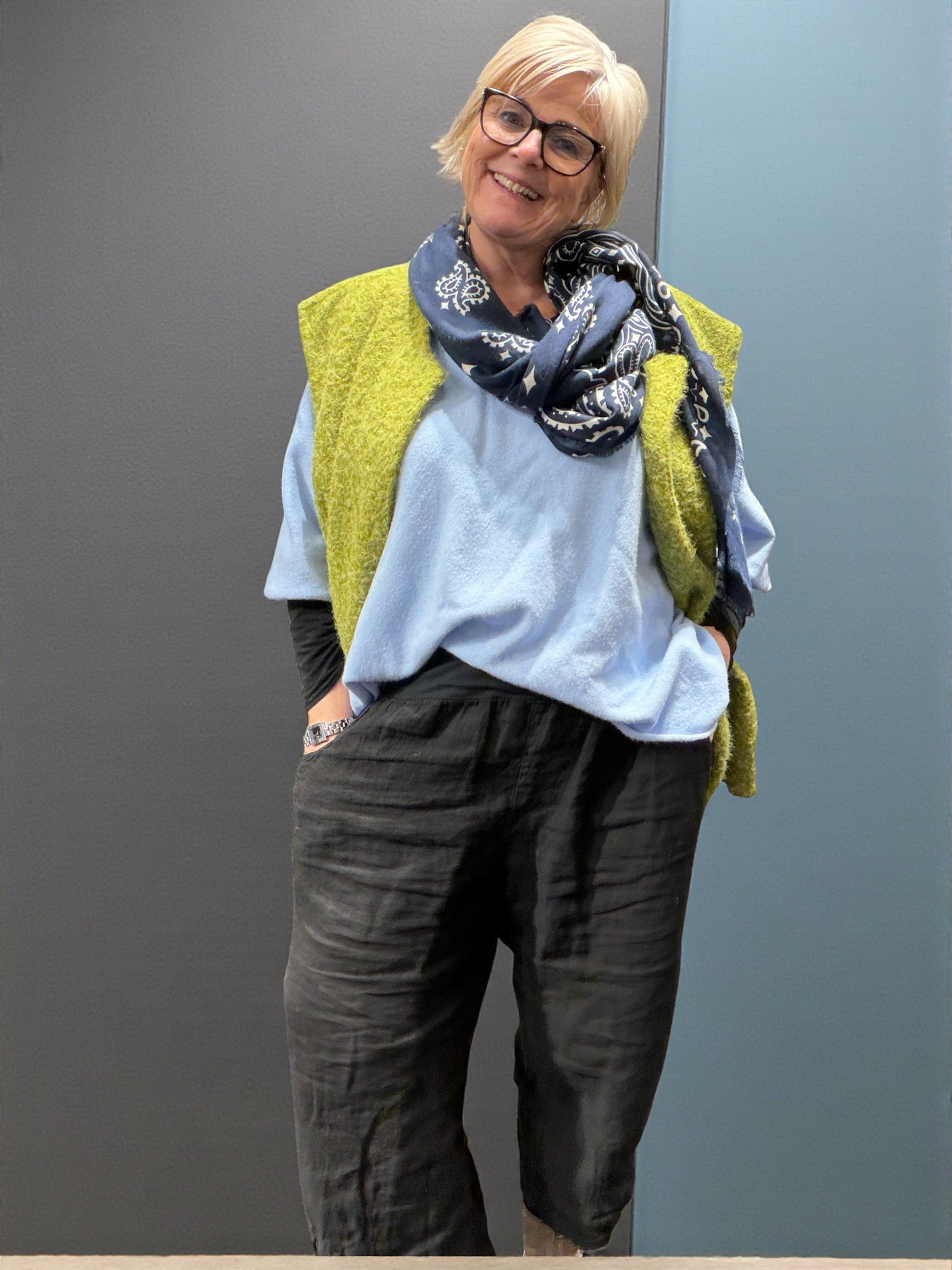 Kaia vest til kvinder – tidløs vest med elegant pasform og moderne look.”
“Limegrøn plus size vest til kvinder – moderne vest med god pasform.”