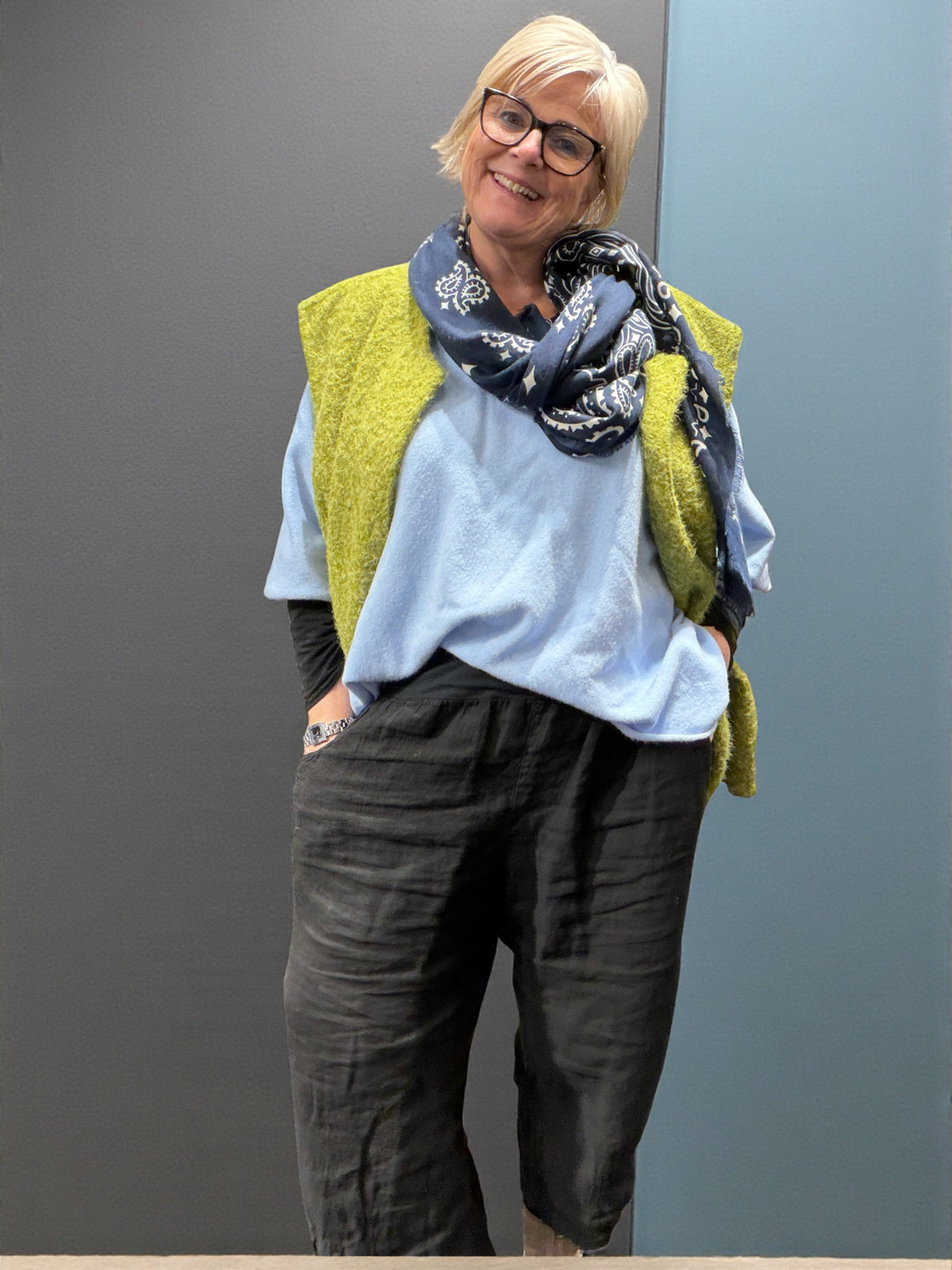 Kaia vest til kvinder – tidløs vest med elegant pasform og moderne look.”
“Limegrøn plus size vest til kvinder – moderne vest med god pasform.”