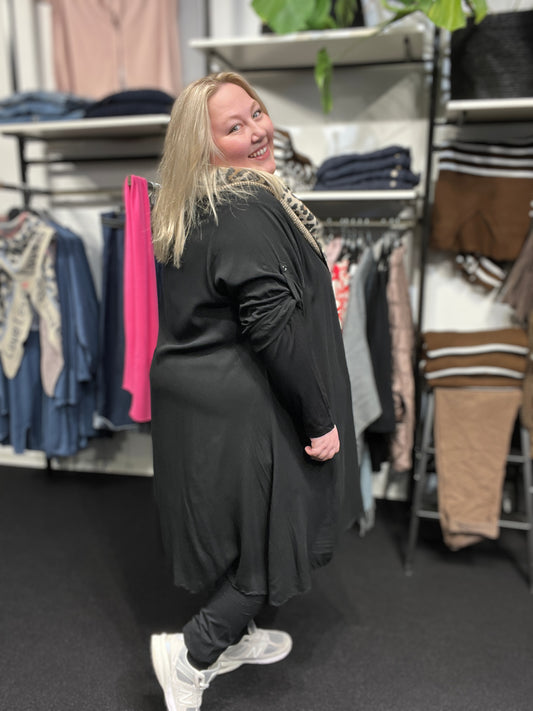 tencel kjole i brun til pluspiger fra sigensgaard