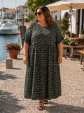 Lolli kjolen er den perfekte kombination af komfort og stil. Den flotte leopardprintede kjole har en løs og rummelig pasform, som falder smukt og giver masser af bevægelsesfrihed.

Designet med rund hals, korte løse ærmer og fine skæringer, der skaber et feminint og let udtryk. Den bløde og lette kvalitet gør kjolen behagelig at have på hele dagen, uanset om du skal på arbejde, cafébesøg eller til festlige lejligheder. Billedet er Ai genereret.