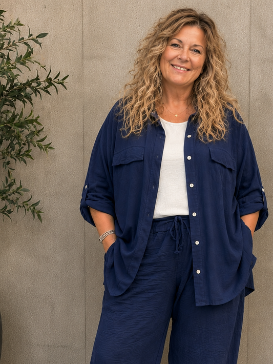 Plussize skjorte ‘Lulu’ i komfortabel pasform, med feminine detaljer og let, luftigt materiale.