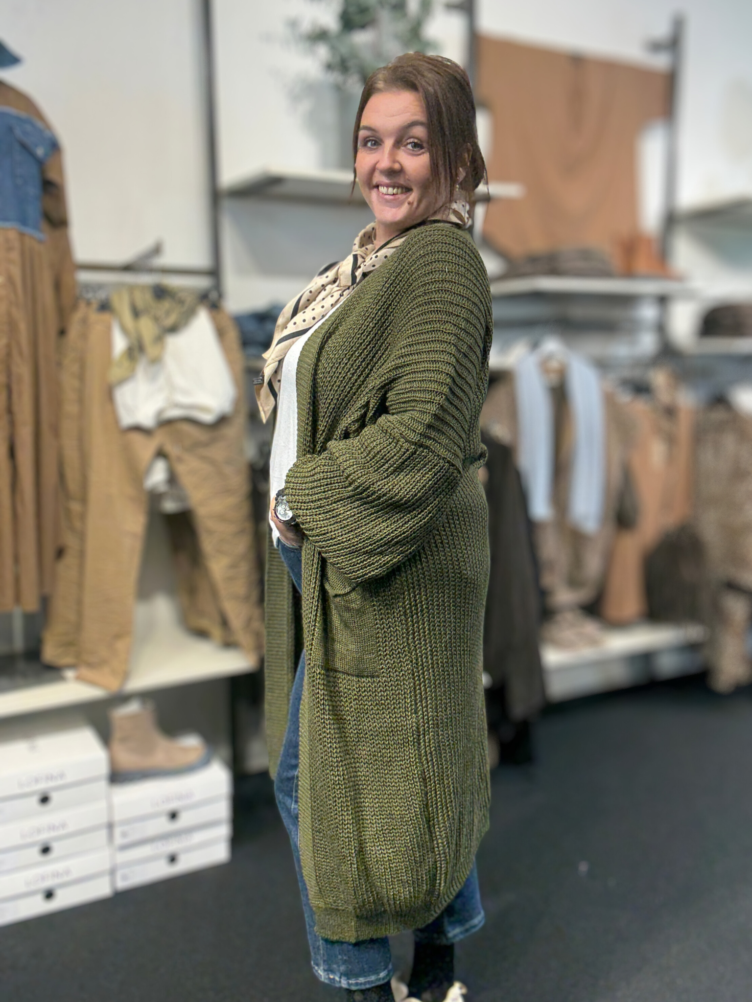 Lang oversize laura cardigan uden knapper findes i flere farver og kan bruges op til størrelse 52/54