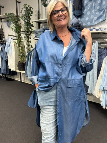 Lena skjorte kjole som er i flere farver til pluspiger fra sigensgaard