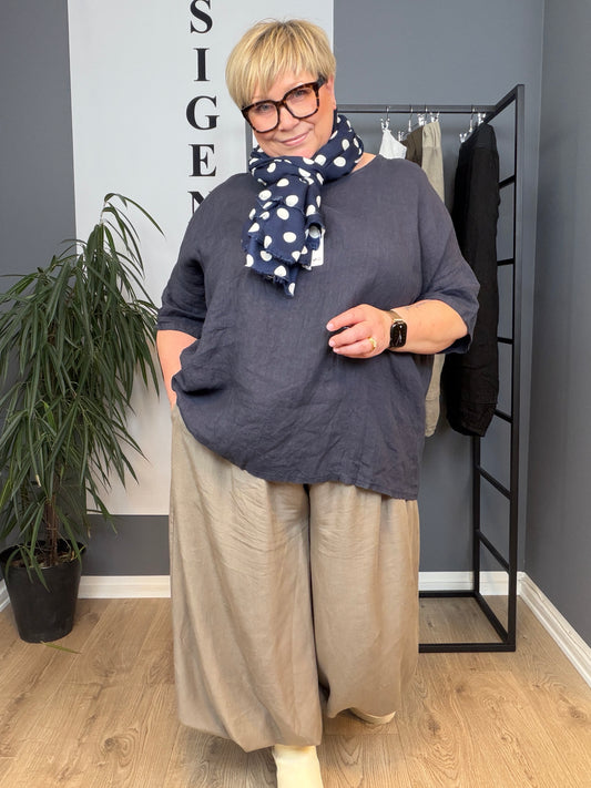 “Linda hør-tunika til kvinder – let og åndbar tunika i 100% hør med afslappet pasform, perfekt til  hverdagsbrug.” eller fest.