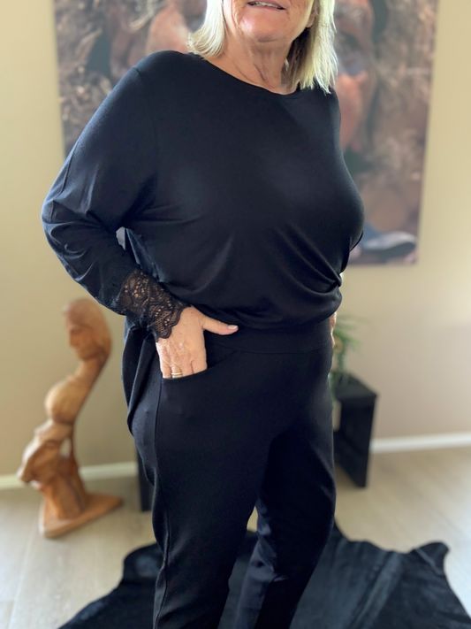 Plussize kraftig leggins som ikke er  stram i ben den bedste facon i leggins i plusstørrelser sigensgaard.dk som har disse pont neuf leggins.