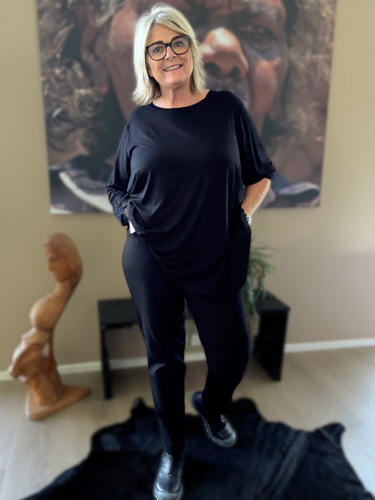 Plussize kraftig leggins som ikke er  stram i ben den bedste facon i leggins i plusstørrelser sigensgaard.dk som har disse pont neuf leggins.