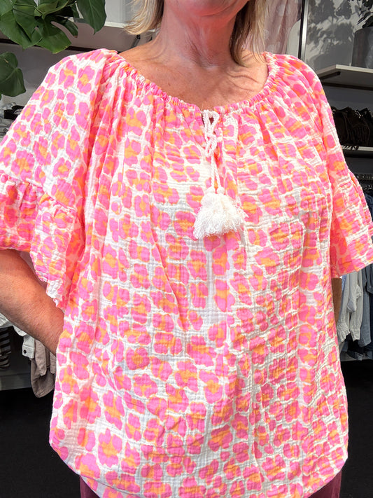 Loana tunika i blød blekvalitet plussize bluse er i lilla og pink plussize fra sigensgaard.dk