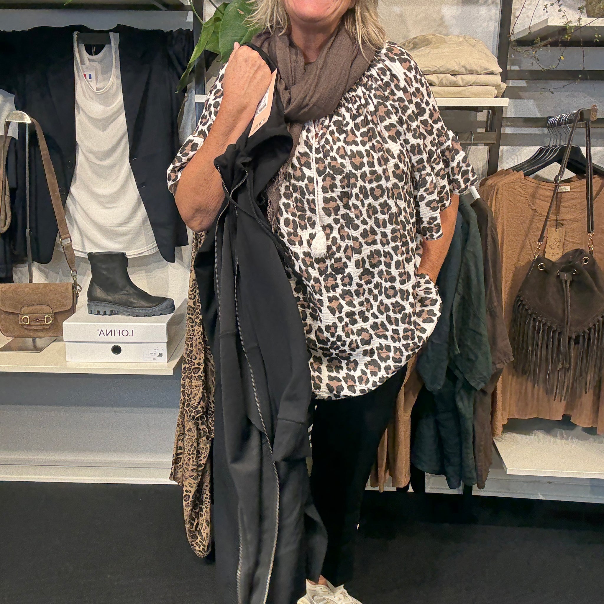 Loana i leopard print