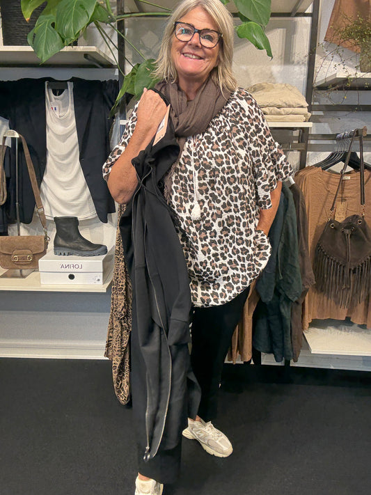 Loana i leopard print