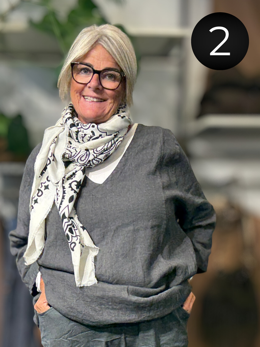 Flot mønstret viskose tørklæde, som er klædeligt til rigtig mange ting, da det er simpelt, men alligevel kan give det ekstra pynt til dine sæt.