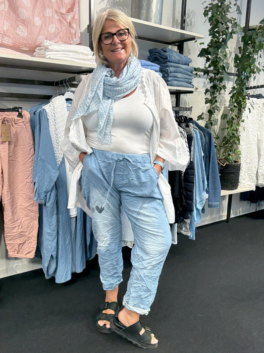 Lolli jeans let blød plussize jeans med bindebånd og elastik i liv sigensgaard.dk plussize.
