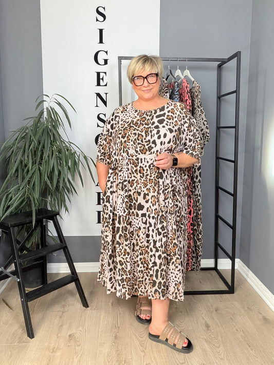 Lolli plussize viskose kjole findes i flere farver 